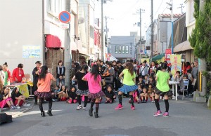 歩行者天国となった 宮古市末広町商店街(花の木通り)